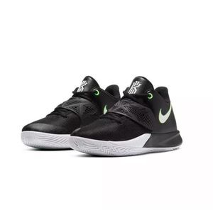 Nike Kyrie Flytrap 3 Basketball Shoe
